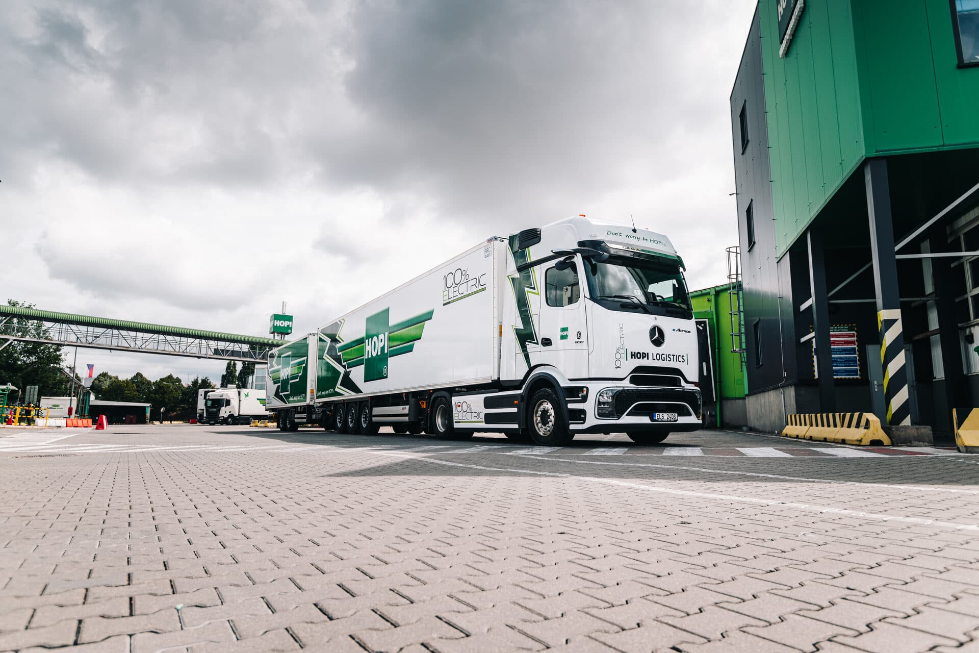 Electric roadtrain transport concept