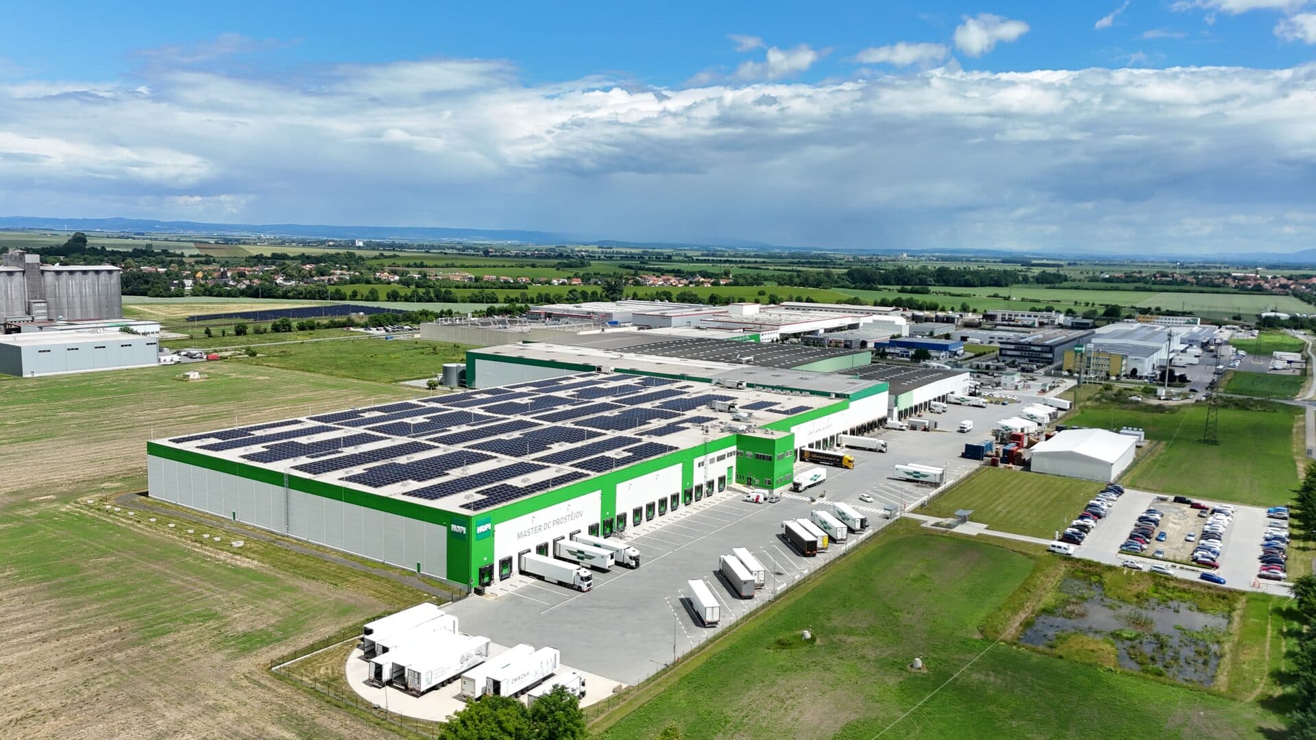 Aerial view of the HOPI Master DC Prostějov warehouse with rooftop solar